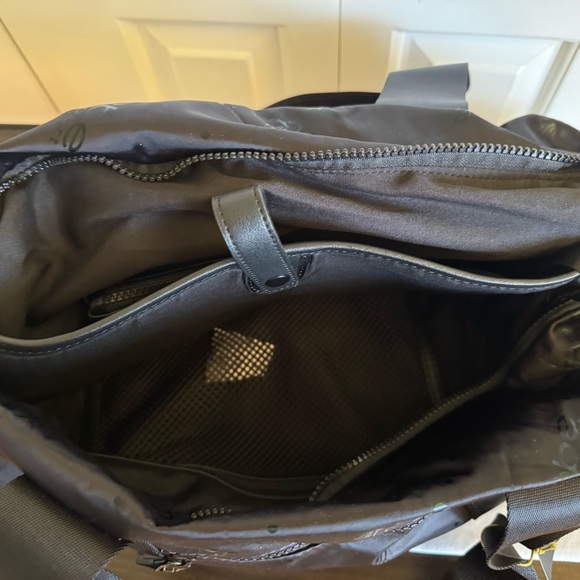 BEBE BECCA Black Nylon Gym/Travel Bag NWT $109 - Picture 6 of 8